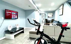 King Bed/ Apartment/Free St Parking/ Quiet